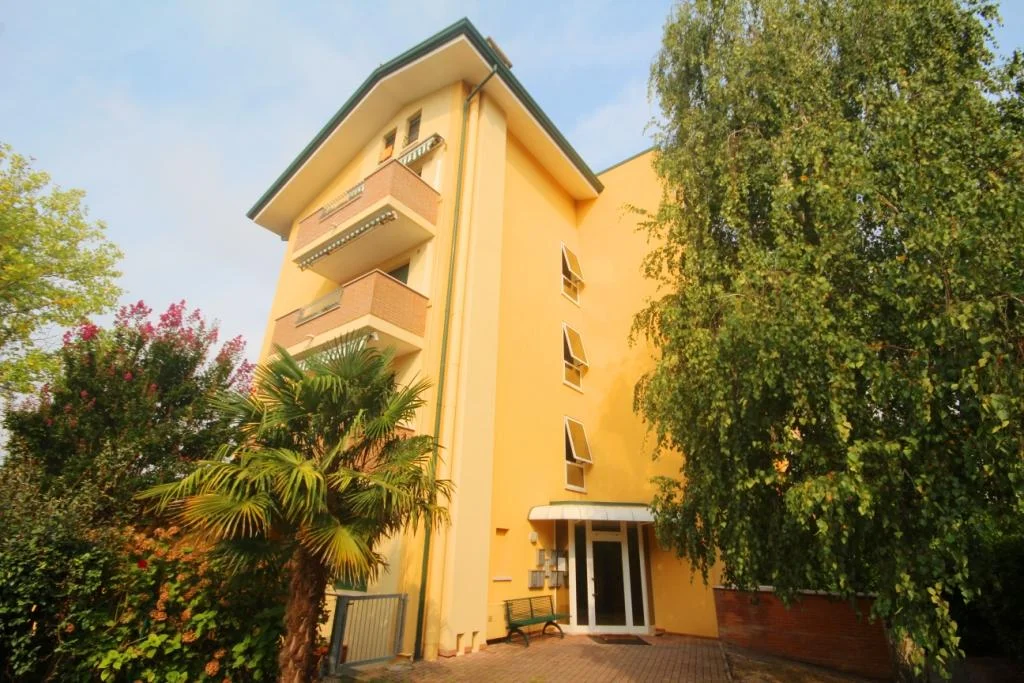 Garage e cantinetta al residence marco polo 02