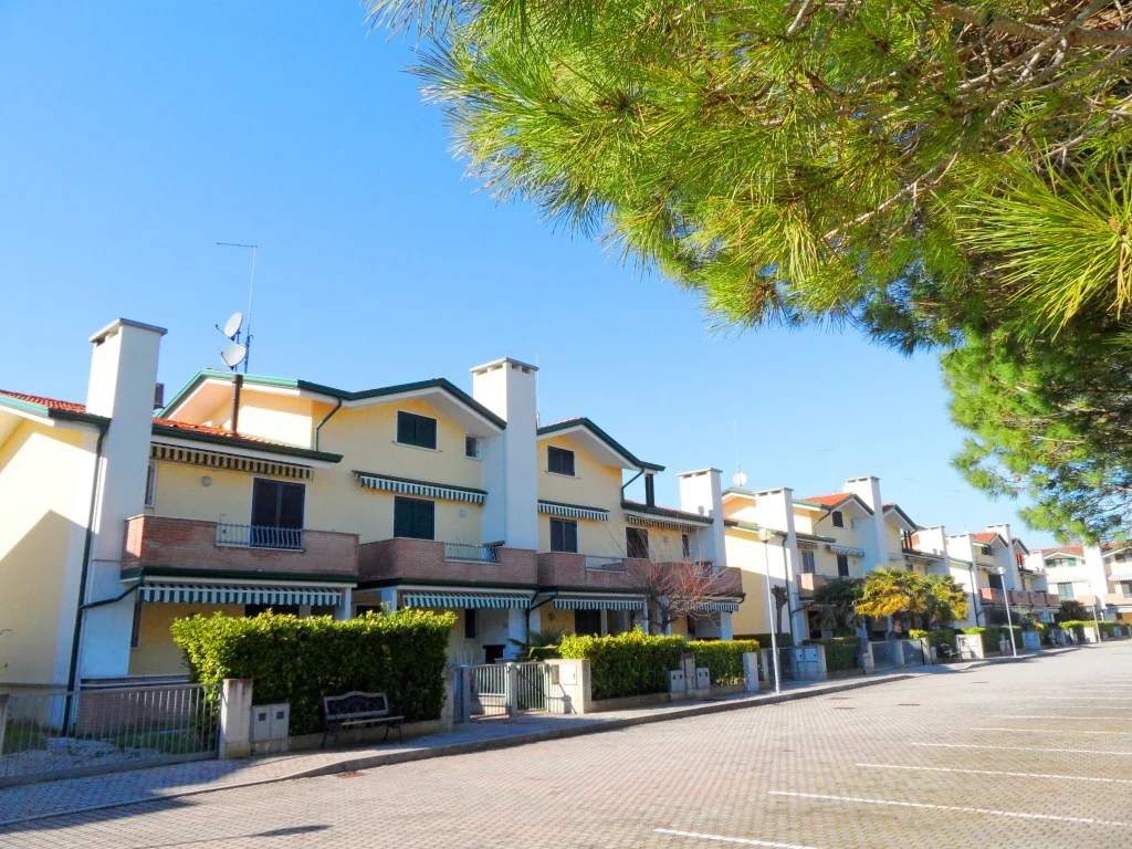 Garage e cantinetta al residence marco polo 05