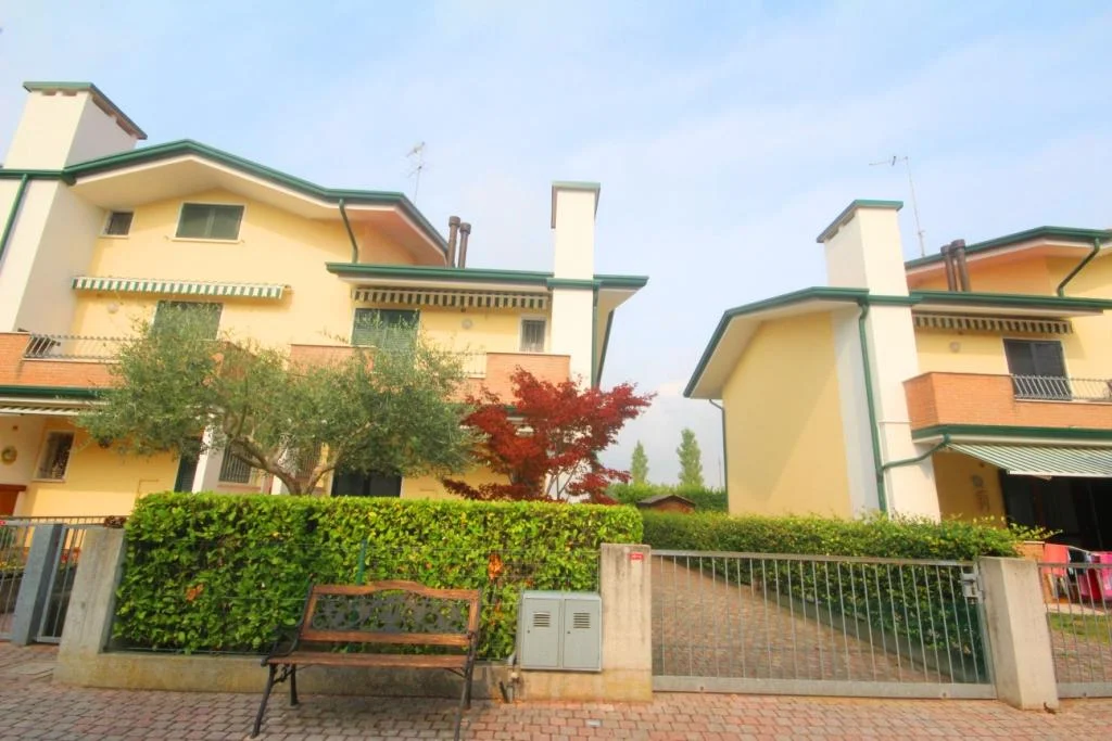Garage e cantinetta al residence marco polo 12