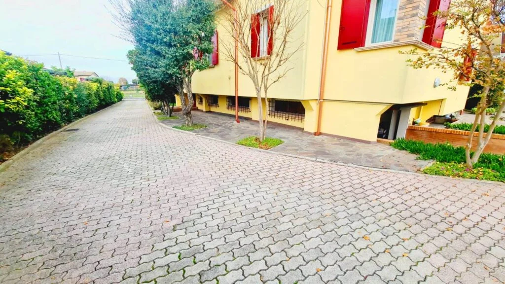Villa signorile vicino alle spiagge di eraclea e caorle 02