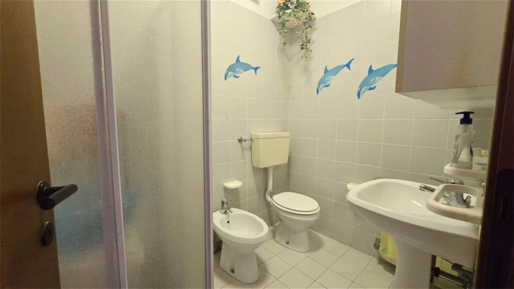 Bagno bilocale condominio eleonora eraclea mare