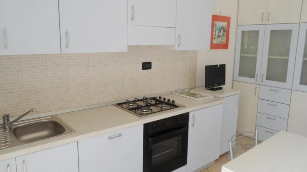 Hermitage appartamento affitto cucina 2