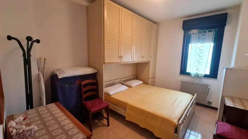 Appartamento eleonora 12 affitto vacanza spaziosa camera matrimoniale eraclea mare centro